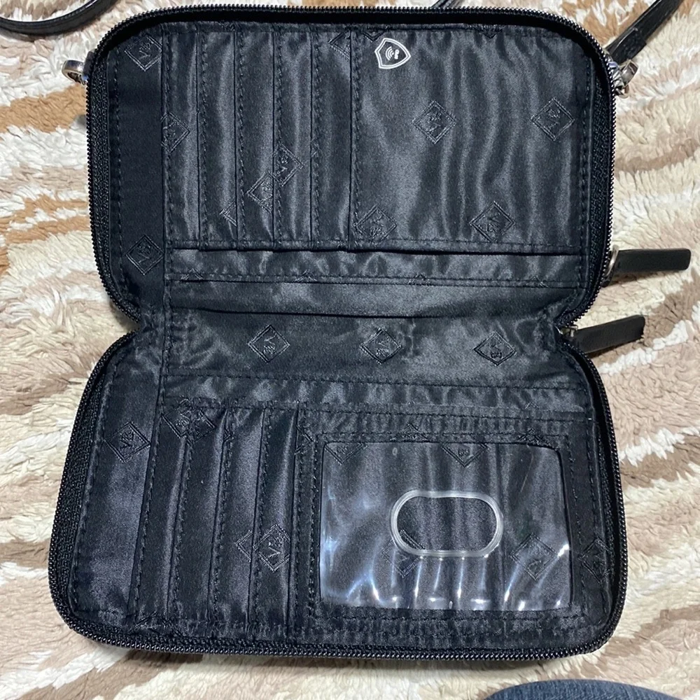 Vera Bradley Handbag Wallet​​​ - Picture 4 of 9